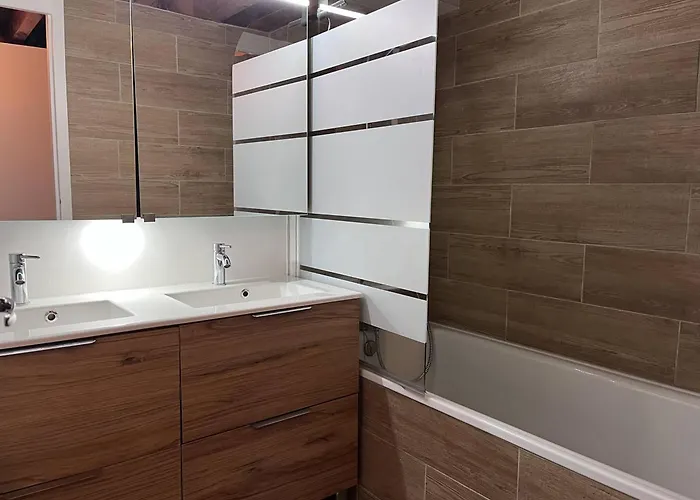 Pour 5 Personnes Avec Vue Sur Montagnes Et Village, A Cauterets, Proche Telecabines - Fr-1-812-63 Котре