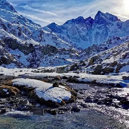 Pour 5 Personnes Avec Vue Sur Montagnes Et Village, A Cauterets, Proche Telecabines - Fr-1-812-63 Lejlighed