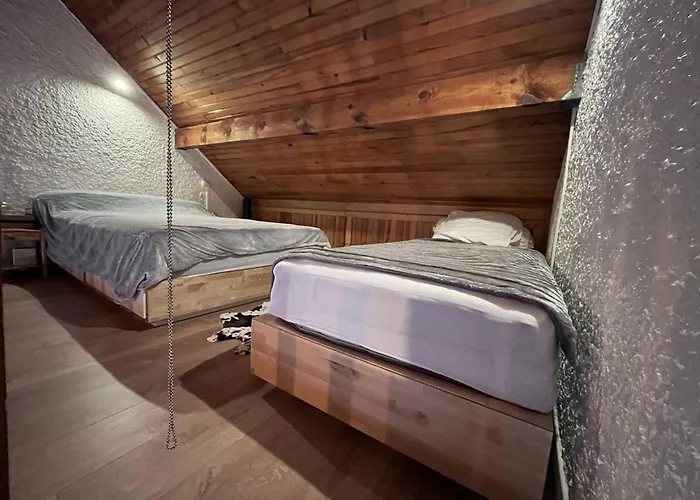 Pour 5 Personnes Avec Vue Sur Montagnes Et Village, A Cauterets, Proche Telecabines - Fr-1-812-63 Apartment Cauterets